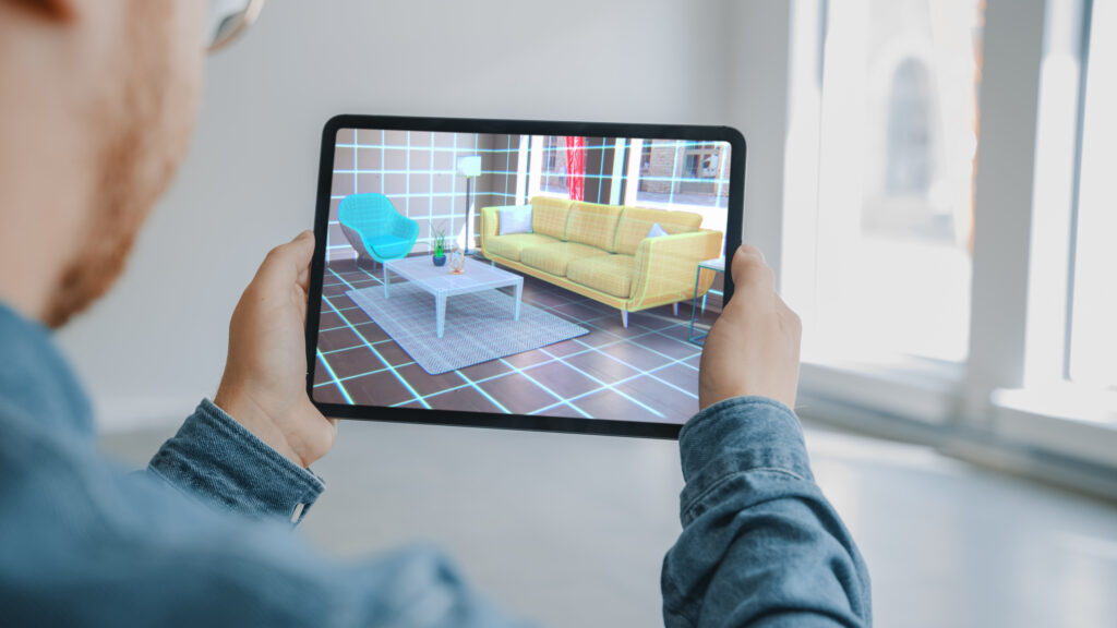 visione di un'app in realtà aumentata che permette di visualizzare immobili nell'ambiente reale tramite tablet.